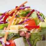 Ensalada adictiva y agua a $69 en Green Grass con Grupon