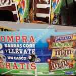En 7-Eleven casquito de la NFL gratis en la compra de 2 chocolates Snickers o M&Ms