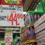 En Bodega Aurrerá six pack de cerveza Carta Blanca a $44 pesos