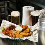 Promoción Wings Army Condesa: 1 litro de cerveza Gratis en consumos de $500 o más