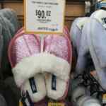 En Walmart liquidación de pantuflas varios modelos desde$90 pesos