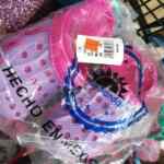 En Chedraui zapatos infantiles tipo Crocs a $19.90
