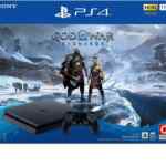Consola de videojuegos PlayStation 4 con juego God of War Ragnarök en su precio histórico más bajo