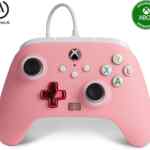 Control alámbrico para consolas Xbox color rosa baja a un precio excelente
