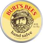 Crema reparadora de manos Burts Bees Hand Salve baja a un excelente precio