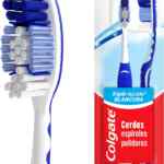 2 pack cepillos dentales Colgate Triple Acción Blancura con cerdas pulidoras en su precio más bajo