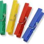 Juego de 100 pinzas de colores para colgar ropa bajan a su menor precio
