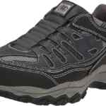 Tenis de construcción Skechers Cankton-Ebbitt con casquillo e interior de memory foam baja a un excelente precio