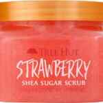 Exfoliante corporal Tree Hut Strawberry con manteca de karité baja a un gran precio