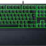 Teclado gamer Razer Ornata V3 X con colores RGB y reposa muñecas baja a su menor precio