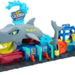 Pista de juguete Hot Wheels Auto Lavado Mega Tiburón baja a su menor precio
