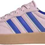 Tenis para mujer Adidas Barreda con textura de gamuza bajan a un excelente precio