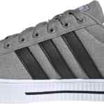 Tenis de skate Adidas Daily 3.0 bajan a un precio muy bueno