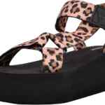Oferta flash: Sandalias de plataforma para mujer Guess Avin bajan de precio