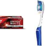 Combo Colgate con pasta dental aclarante Luminous White Carbón Activado + cepillos dentales Triple Acción Blancura 2 piezas a un super precio