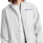 Chamarra deportiva impermeable con capucha marca Champion baja de precio