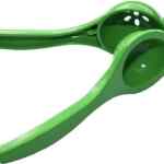 Exprimidor manual de limones de aluminio Imusa baja de precio