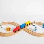 Pista de tren de juguete hecho de madera baja a un super precio Pista de tren de juguete hecho de madera baja a un super precio