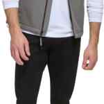 Chaleco impermeable para hombre Calvin Klein Everyday Essentials baja a un excelente precio Chaleco impermeable para hombre Calvin Klein Everyday Essentials baja a un excelente precio