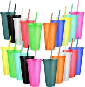 Set de 20 vasos reutilizables de plástico 710 ml con tapas y popotes bajan a su precio más económico + 3 msi Imagen de la promo