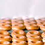 Día de las Docenas Krispy Kreme 12 de enero 2026: 50% de descuento en donas glaseadas hoy Día de las Docenas Krispy Kreme 12 de enero 2026: 50% de descuento en donas glaseadas hoy