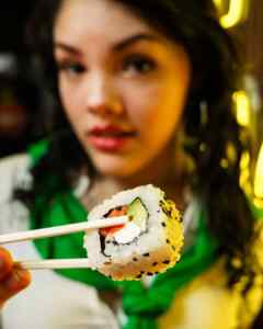 Promo Sumo Buffet: 2x1 en rollos de sushi los lunes y miércoles Imagen de la promo