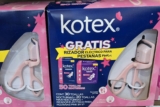Promo pack Kotex: rizador de pestañas eléctrico de regalo en empaques marcados