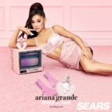 En Sears compra la nueva fragancia de Ariana Grande y llévate unos calcetines de regalo