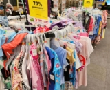 Liquidación Soriana de 70% de descuento en ropa para toda la familia