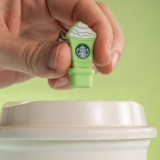 En Starbucks llévate un mini stopper en la compra de un Frappuccino + $20 hoy