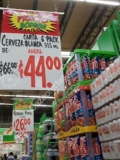 En Bodega Aurrerá six pack de cerveza Carta Blanca a $44 pesos