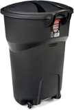 Bote de basura con tapa y rueditas Rubbermaid Roughneck baja a un gran precio