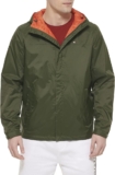 Chamarra impermeable para hombre Tommy Hilfiger de nuevo baja a un gran precio