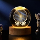 Lámpara de noche decorativa esfera de cristal con base de madera a un precio bajísimo